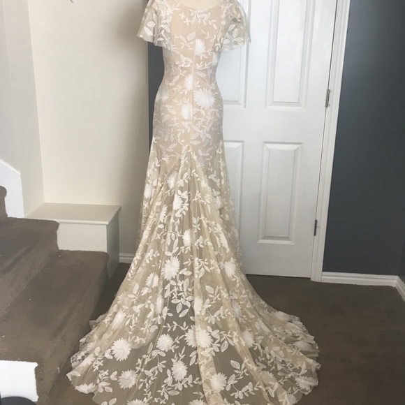 BEAUTIFUL & UNIQUE Rue De Seine Elea wedding gown - Picture 6 of 8